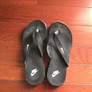 ☀️ Nike Flip Flops size 7/8 ☀️